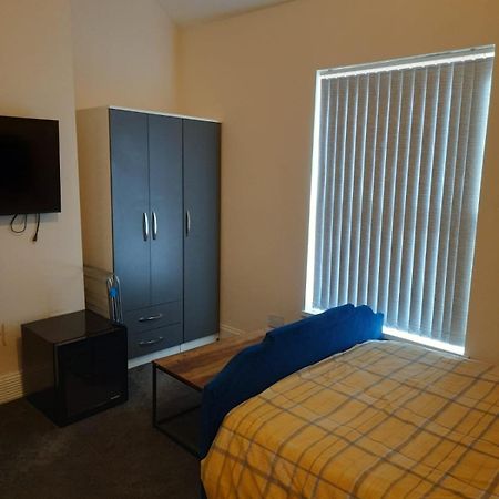 Lovely Bedroom With Shared Kitchen & Bathroom Free Parking والسال المظهر الخارجي الصورة