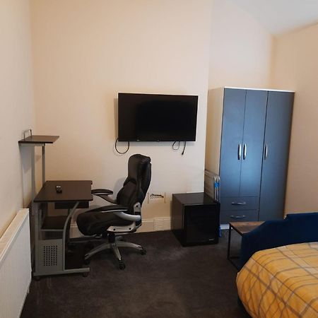 Lovely Bedroom With Shared Kitchen & Bathroom Free Parking والسال المظهر الخارجي الصورة