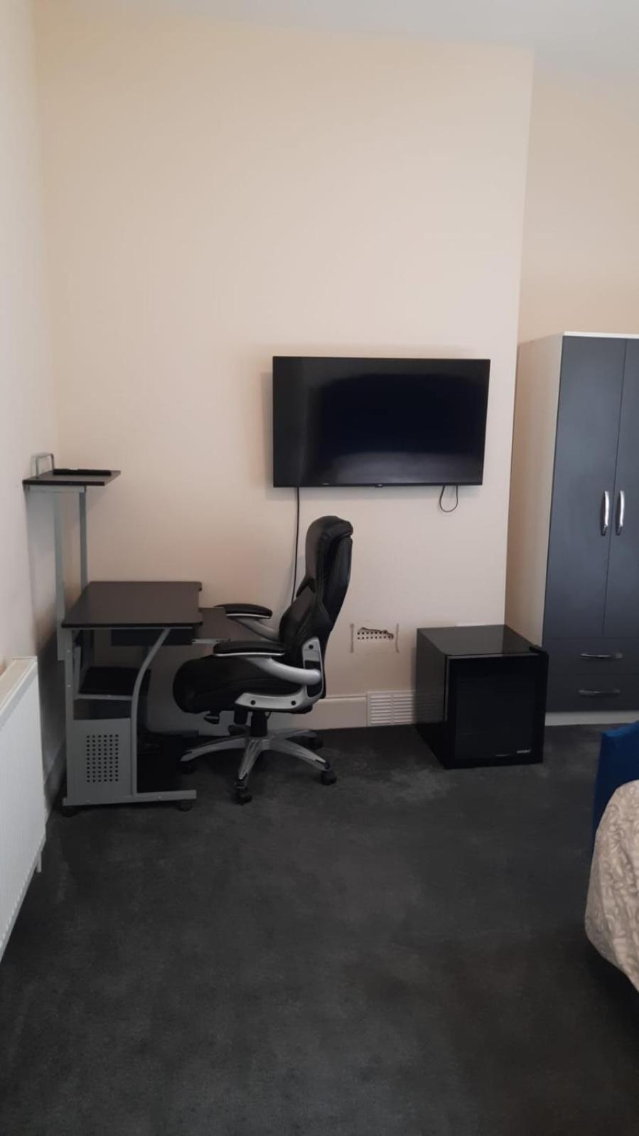Lovely Bedroom With Shared Kitchen & Bathroom Free Parking والسال المظهر الخارجي الصورة
