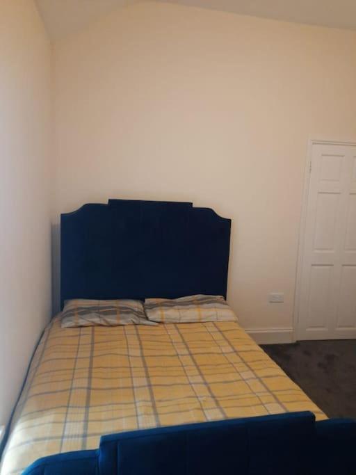 Lovely Bedroom With Shared Kitchen & Bathroom Free Parking والسال المظهر الخارجي الصورة